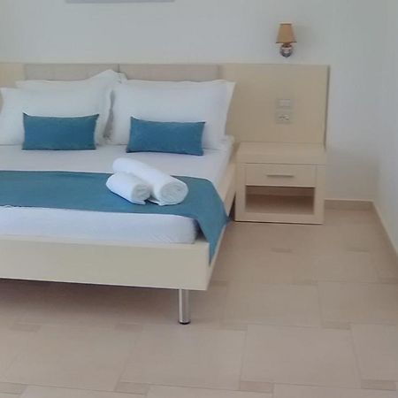 Aler Holiday Inn Sarandë エクステリア 写真