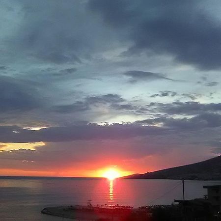 Aler Holiday Inn Sarandë エクステリア 写真