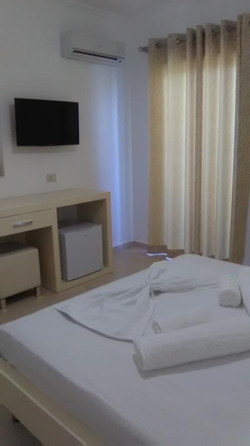 Aler Holiday Inn Sarandë エクステリア 写真