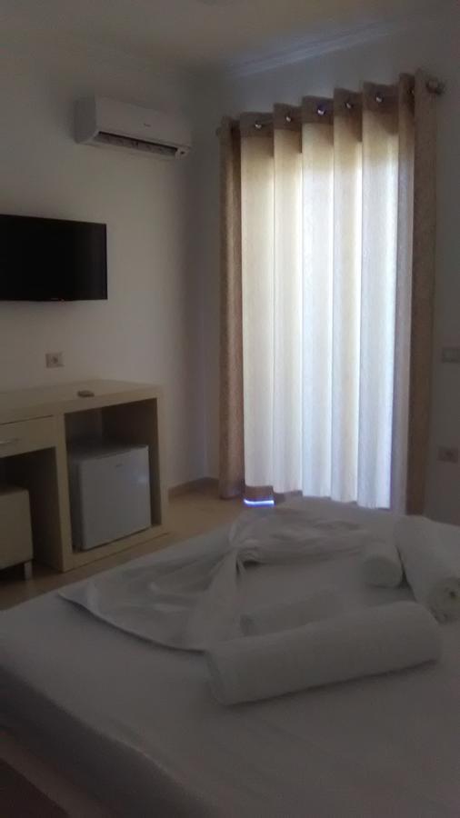 Aler Holiday Inn Sarandë エクステリア 写真