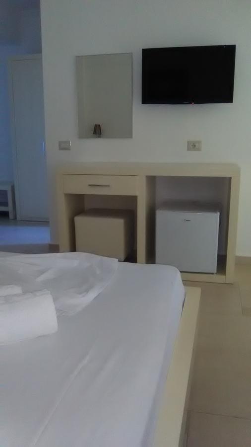 Aler Holiday Inn Sarandë エクステリア 写真