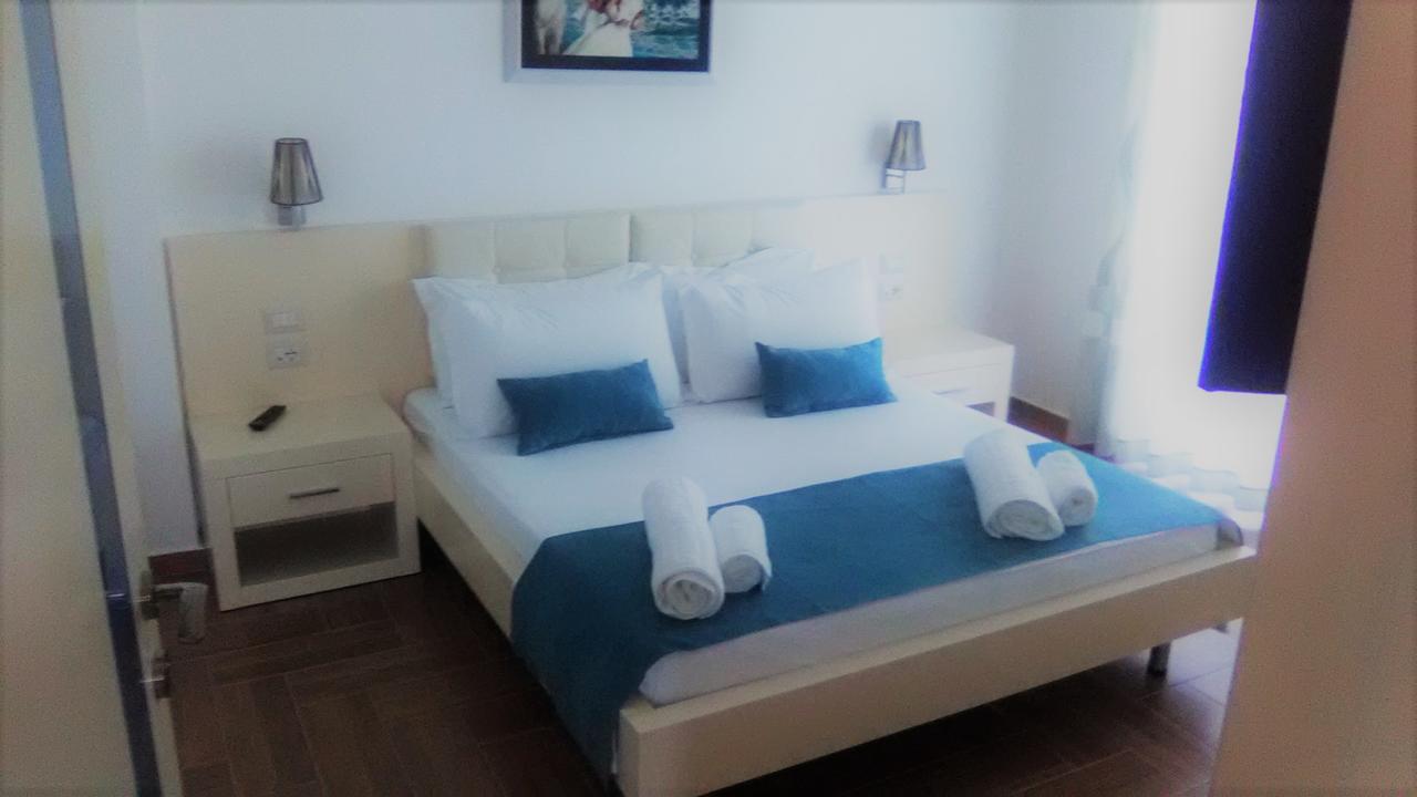 Aler Holiday Inn Sarandë エクステリア 写真
