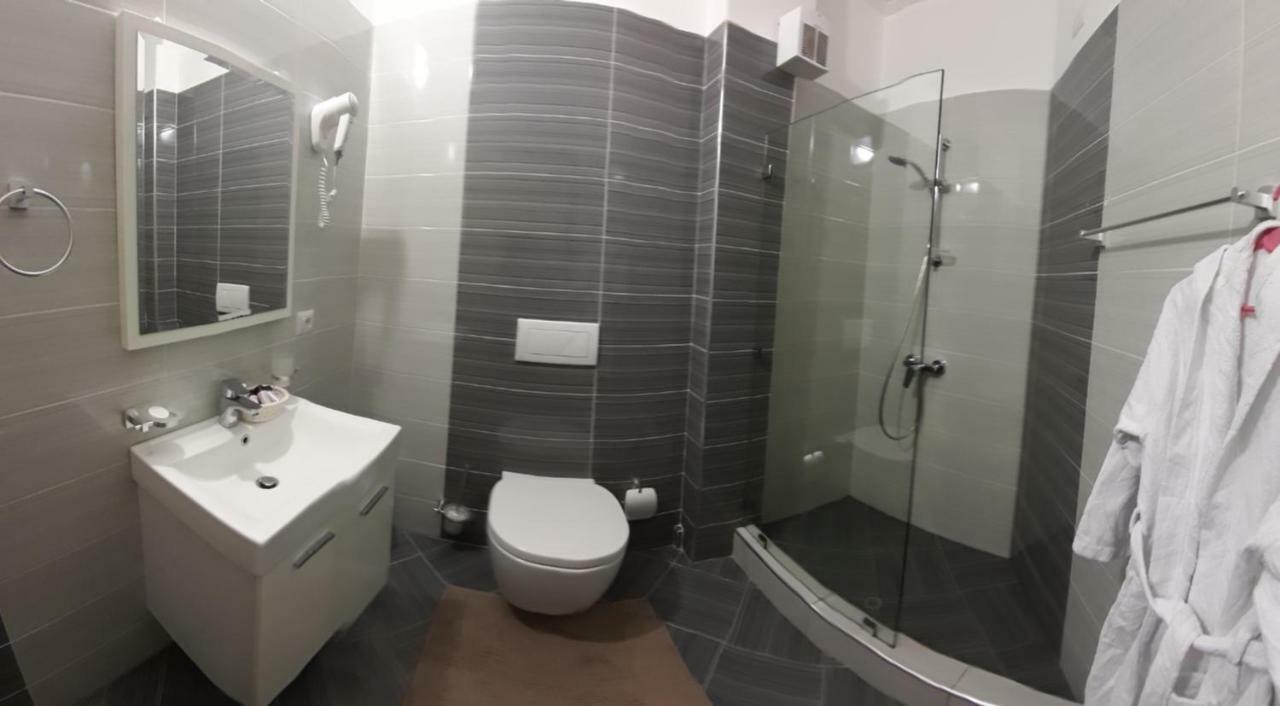 Aler Holiday Inn Sarandë 部屋 写真