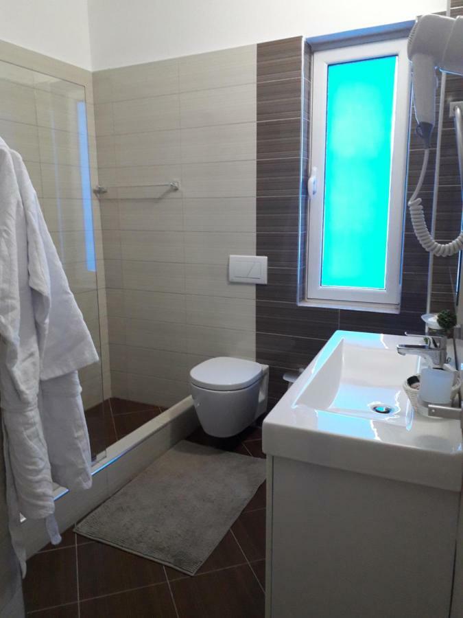 Aler Holiday Inn Sarandë 部屋 写真